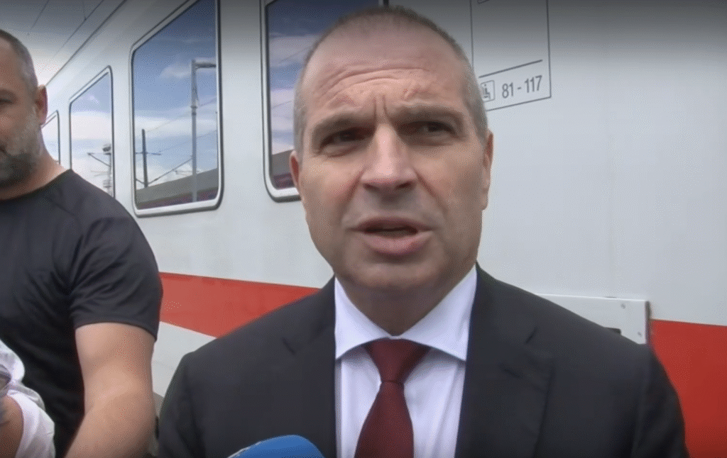 Министър Караджов: Служителите на БДЖ ще запазят работните си места