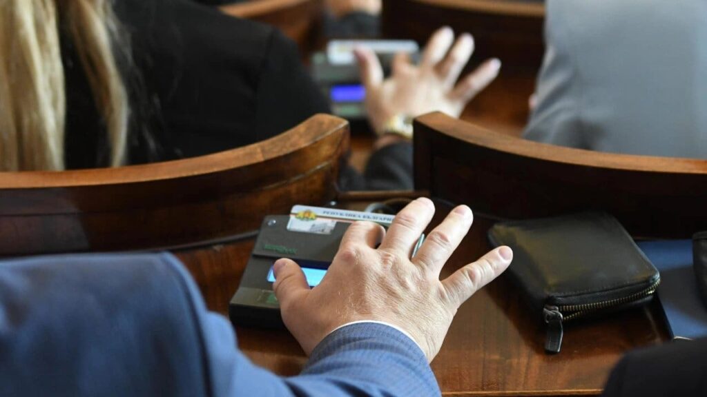 Министерският съвет да може да закрива частни ВУЗ-ове, реши парламентът на второ четене