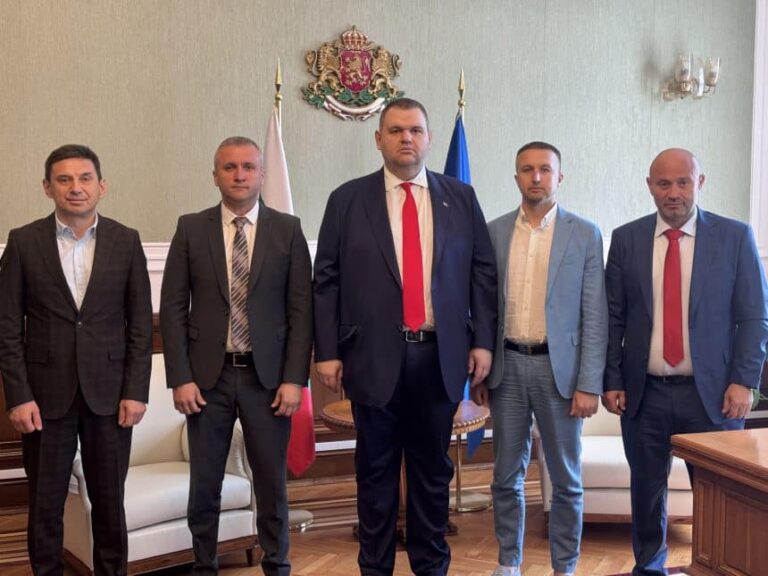 Делян Пеевки Кемтове Делян Пеевки Кемтове