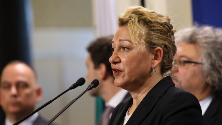 Стела Николова