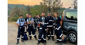 Част от доброволческия отряд на София СНИМКА: Фейсбук на Доброволното формирование за овладяване на бедствия София Членове на доброволното формирование участват в гасенето на пожар около Клисурския манастир през август. СНИМКА: Фейсбук на Доброволното формирование за овладяване на бедствия София Част от ръководството на доброволното формирование на среща с кмета на София Васил Терзиев през август. СНИМКА: Фейсбук на Доброволното формирование за овладяване на бедствия София В младежката групировка SOfia HELPers могат да се включат младежи от 15 до 29 години. СНИМКА: Столична община