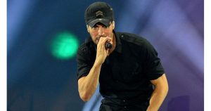 Енрике Иглесиас ще пее в София в събота.