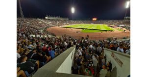 За първи път от дълги години насам националният отбор успя да напълни “Васил Левски”, но това бе най-вече заради съперника - Испания. СНИМКА: ГЕОРГИ ПАЛЕЙКОВ