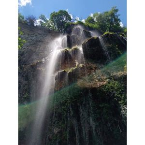 Досега у нас никога не е имало официална систематизация или списък на водопадите. Красотата на Райското пръскало привлича туристи през лятото. Най-високият водопад у нас е Дяволското пръскало от северната страна на връх Ботев в Стара планина. 9-членният екип от специалисти измерва височината на водопадите с прецизна техника. ДОЦ. БОРИСЛАВ АЛЕКСАНДРОВ МОМЧИЛ ЦВЕТАНОВ Най-големият водопад от Каньона на водопадите край Смолян е не 68, а 42,6 метра. Крушунските водопади се намират на 30-ина километра от Ловеч близо до Деветашката пещера.