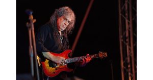 Николо Коцев по време на концерта във Варна СНИМКИ: НЕДЕЛЧО НЕДЕЛЧЕВ