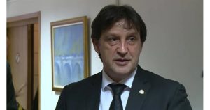 Сръбският министър на отбраната Братислав Гашич Снимка: Екс/ Molitva Duse