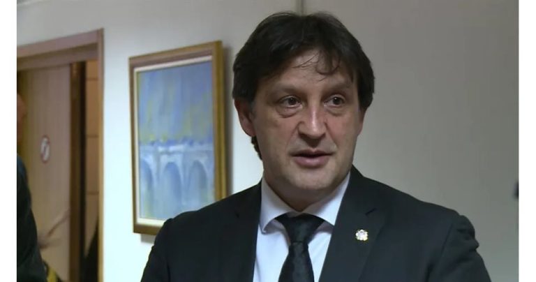 Сръбският министър на отбраната Братислав Гашич Снимка: Екс/ Molitva Duse Сръбският министър на отбраната Братислав Гашич Снимка: Екс/ Molitva Duse