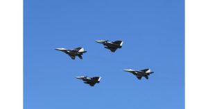 Самолети МиГ-29 на военния парад в Сърбия Снимка: Ройтерс