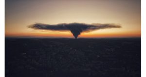 Гъст черен дим продължава да се издига над града Снимка Фейсбук/Забелязано в Плевен/Богомил Стоев