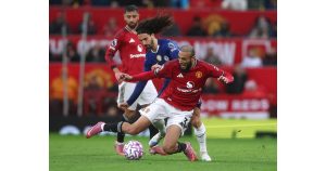 Двубоят бе белязан от много нарушения. СНИМКА: РОЙТЕРС