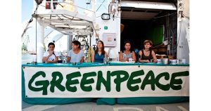 Активисти на екоорганизацията „Грийнпийс". Снимка: Архив