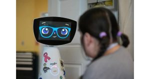 Роботът Робин е програмиран да се държи като 7- годишно момиченце СНИМКА: Екс/ @YahooNews