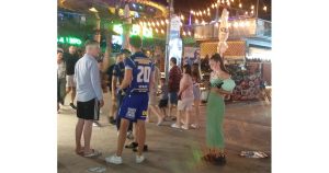 Ако тийнейджър между 14 и 18 г. е без придружител на публични места, включително ресторанти и места за развлечение, след 22 часа, глобата е между 300 и 500 лв.