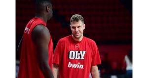 Везенков поведе Олимпиакос към финал за Суперкупата на Гърция!