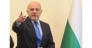 Томислав Дончев: Омразата разкъсва обществото, но развитието не идва от ролята на жертва