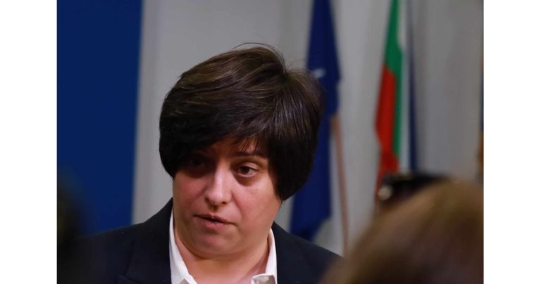 Диана Русинова: Смолян е абсолютен първенец по лоши и опасни пътища, готови сме за АПИ Диана Русинова: Смолян е абсолютен първенец по лоши и опасни пътища, готови сме за АПИ