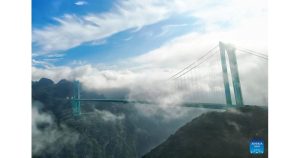 Най-високият мост в света отвори врати в Китай