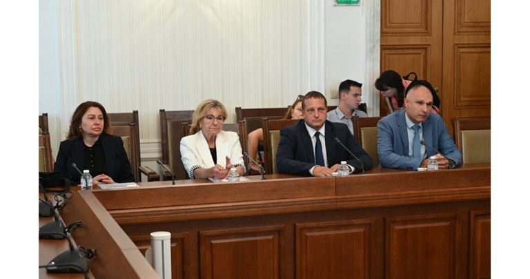 Демократична България иска нов вид КПК: Без разследвания, с президентски член Демократична България иска нов вид КПК: Без разследвания, с президентски член