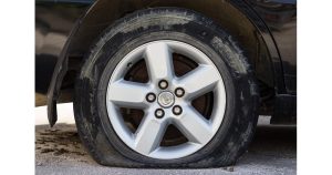 Рецидивисти в Асеновград: Полицията задържа двама мъже за спукани гуми на автомобили