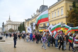 Мащабни протести срещу еврото и правителството разтърсиха София и Варна