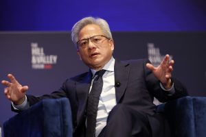 Шефът на Nvidia: Китай изостава в AI чиповете с "наносекунди"