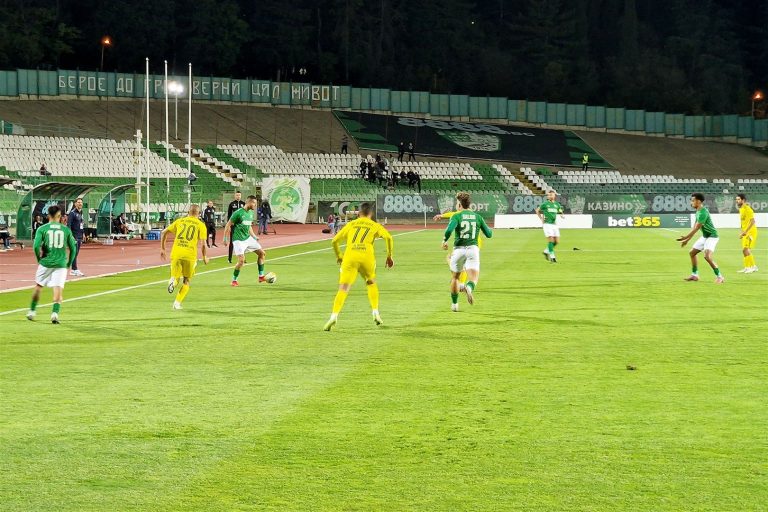 Берое се наложи над Добруджа с дузпа и два червени картона Берое се наложи над Добруджа с дузпа и два червени картона