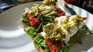 Средиземноморски сандвичи: Гурме изкушение за всеки вкус и здравословен начин на живот