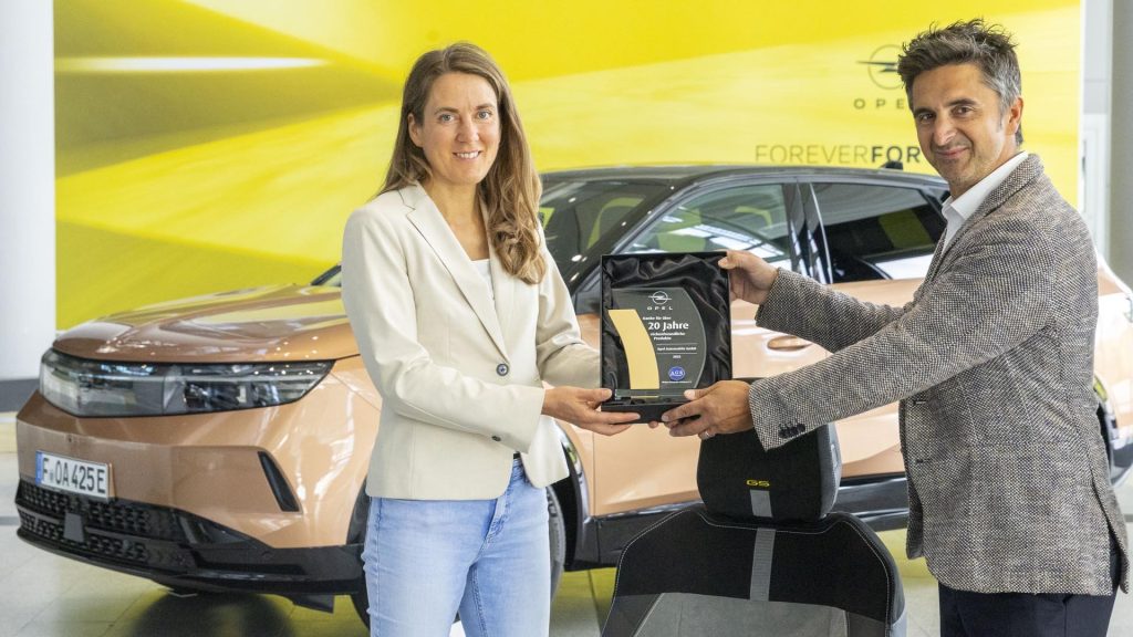 Opel получи поредно признание от AGR за ергономичните си седалки, разширявайки комфорта в Grandland и Astra