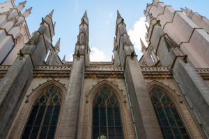 Катедралата в Нант отново отваря врати – възкръсване след пожара от 2020 г.