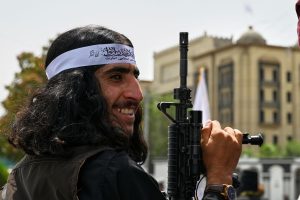 Талибаните с нова чистка в университетите: Забраниха стотици книги от жени и дисциплини за човешки права