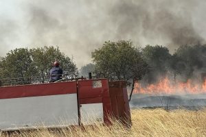 Две активни огнища горят край Горнослав – пътят към Добростан остава затворен, спряно електричество