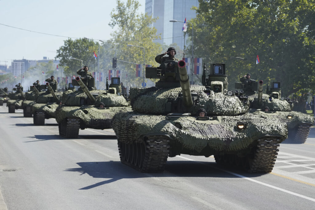 Военен парад в Сърбия: Демонстрация на сила и политическо напрежение Военен парад в Сърбия: Демонстрация на сила и политическо напрежение