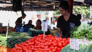 Нов скок в цените на храните: Плодове и зеленчуци поскъпват, а разликата между борса и магазин достига 100%