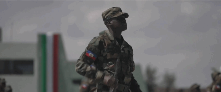Хаитянски военни се завръщат след обучение в Мексико за борба с насилието Хаитянски военни се завръщат след обучение в Мексико за борба с насилието