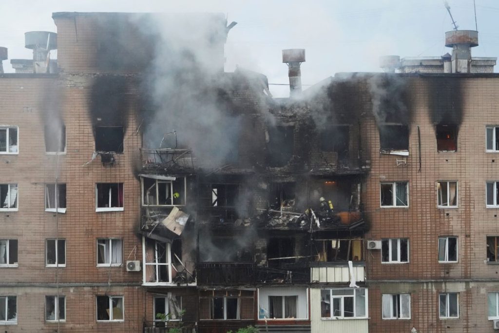 Един загинал и осем ранени след руска атака в Херсон, градът се събуди под обстрел