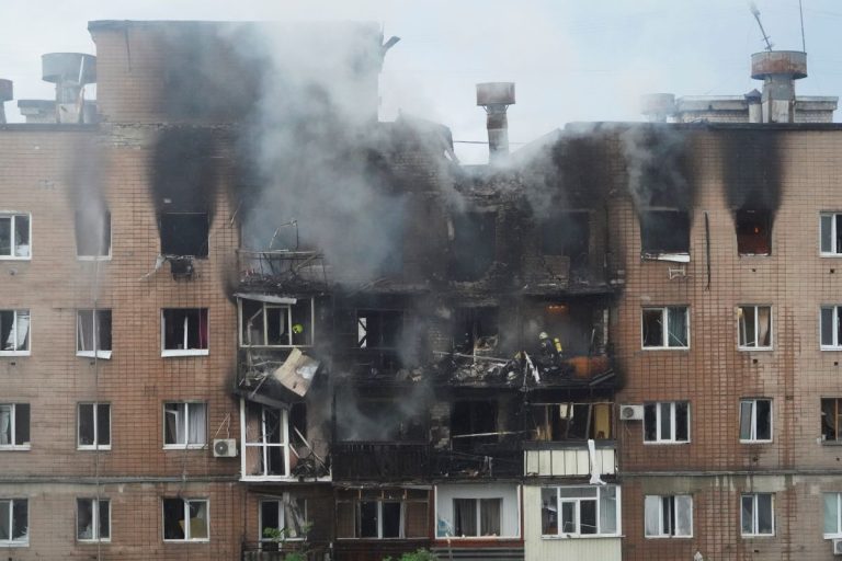 Един загинал и осем ранени след руска атака в Херсон, градът се събуди под обстрел Един загинал и осем ранени след руска атака в Херсон, градът се събуди под обстрел