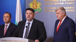 Държавата инвестира 2,6 млн. лева за справяне с водната криза в Брезник, търсят се трайни решения