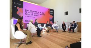 Науката разкри: Остаряваме на три „вълни“ – на 34, 60 и 78 години