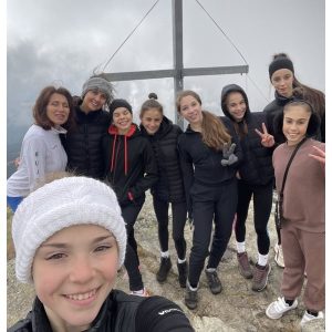 Грациите смениха килима с планината: Националките покориха връх Зъбчето