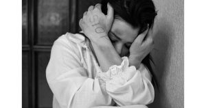 Полицията издирва мъж, пребил партньорката си в Карлуково, на фона на тревожна статистика за домашно насилие