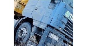 Аварирал камион блокира пътя Гагово - Попово, движението е в една лента