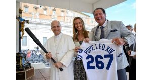 Папа Лъв XIV получи специален подарък от любимия си бейзболен отбор