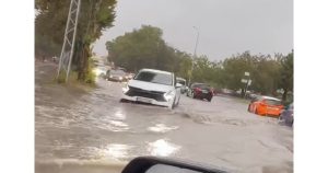 Потоп в „Кючук Париж“: Районът е отцепен, кметът обвини изпълнител в бездействие въпреки сигналите