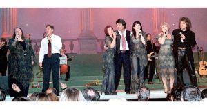 Класация на златните хитове от 90-те: "Фамилия Тоника" е №1, "Притури се планината" печели "Грами"