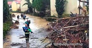 Бедствие по Южното Черноморие: Пожарникари спасиха деца в Елените, обявено е бедствено положение в три общини