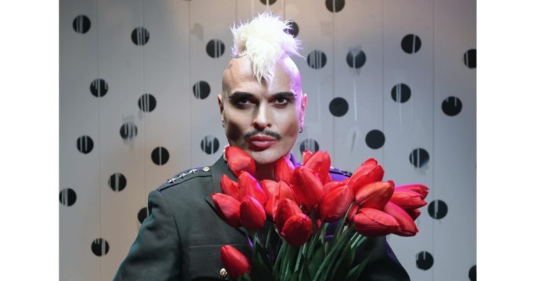 Иво Димчев отбелязва 20 години на сцената с "ОФ!20" – премиера на нов албум и книга в НДК