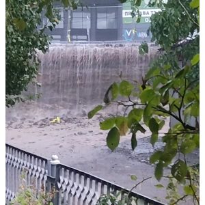 Нормализират обстановката в Добрич след порой: Над 20 сигнала за наводнения и евакуирани трудноподвижни хора