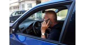 Глоба от 200 евро в Испания за използване на огледалото на сенника – дори на светофар