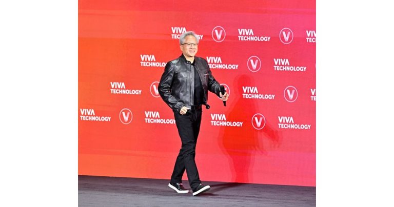 Семейната битка за AI: Как тайванските братовчеди, лидери на NVIDIA и AMD, оформиха световната чип индустрия Семейната битка за AI: Как тайванските братовчеди, лидери на NVIDIA и AMD, оформиха световната чип индустрия