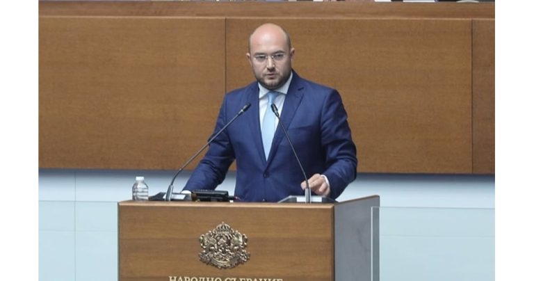 Министър Георгиев: Затворници с леки присъди ще чистят боклука в „Красно село“ Министър Георгиев: Затворници с леки присъди ще чистят боклука в „Красно село“